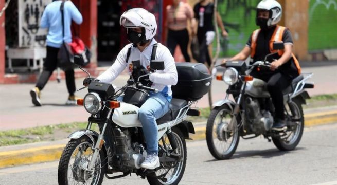 ¿Desde cuándo es obligatorio el uso de casco certificado y chaleco para motociclistas en Lima y Callao?