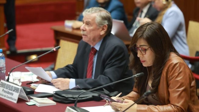 Congreso aprueba dictamen sobre reelección de autoridades regionales y locales