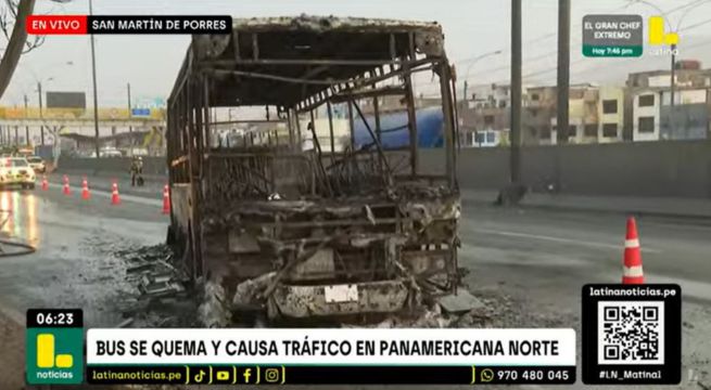 Incendio de bus genera caos vehicular en Panamericana Norte