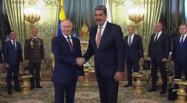Maduro se reúne con Putin y anticipa un 