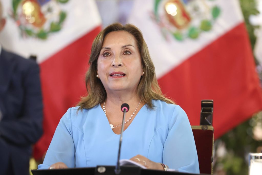 Dina Boluarte evalúa tener programa en TV Perú, confirma premier Eduardo Arana