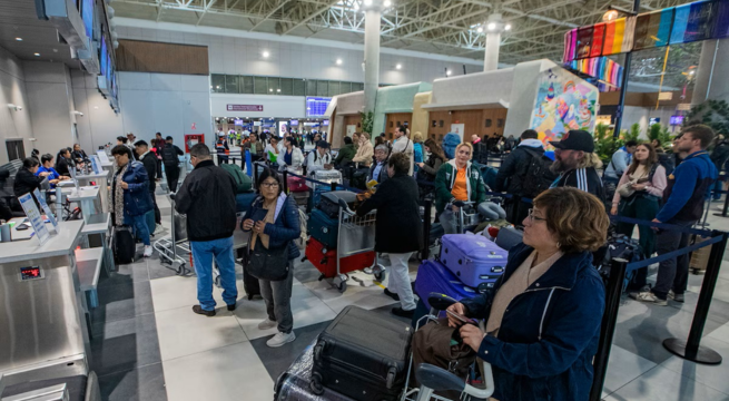 ¿Te cancelaron o reprogramaron un vuelo? Conoce cuáles son tus derechos y la manera en que debes actuar
