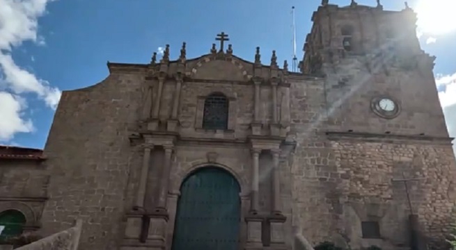 Comunidad aymara y obispo enfrentados por dos templos históricos en Juli