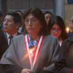 Delia Espinoza y trabajadores del Ministerio Público realizaron una vigilia en rechazo a Patricia Benavides