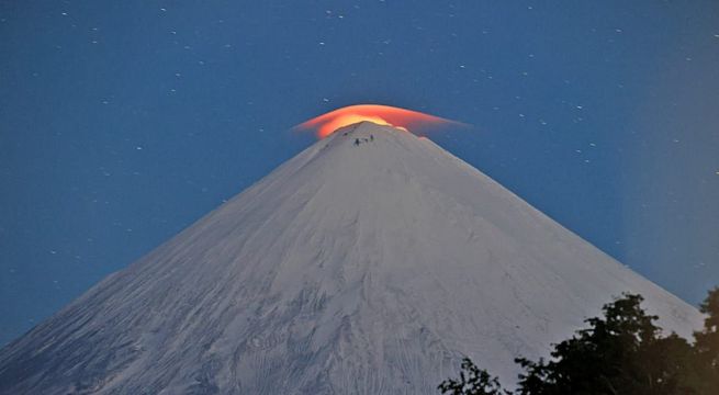 Volcán en Rusia entra en erupción tras terremoto de 8.8 grados