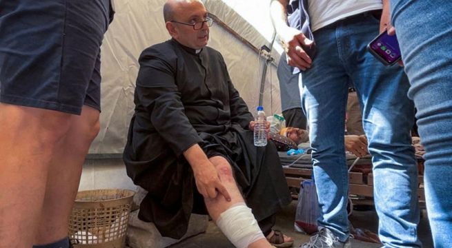 Bombardeo israelí en iglesia católica deja herido a sacerdote argentino
