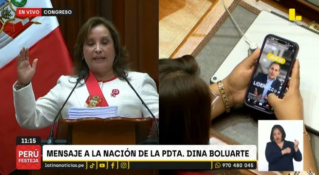 Congresista mira tiktoks durante Mensaje a la Nación de Dina Boluarte | VIDEO