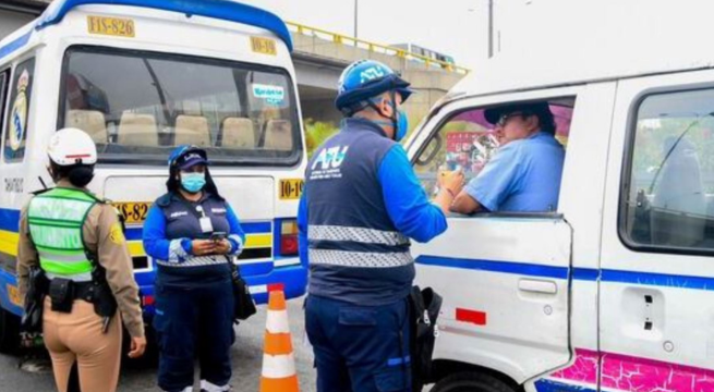 Combis con hasta 35 años de antigüedad pueden transitar en Lima: ¿un despropósito del MTC que debe retroceder?