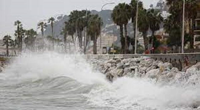 Alerta de tsunami en Perú: cierran 126 puertos y se esperan olas de hasta 2,31 metros en la costa
