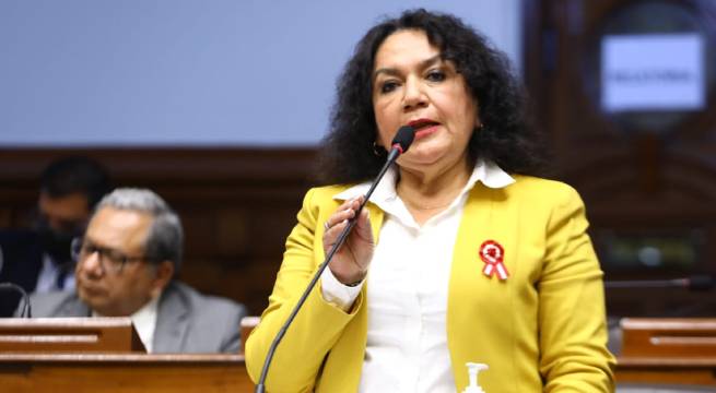 Las tesis “perdidas” de María Acuña aparecen y presentan graves indicios de plagio