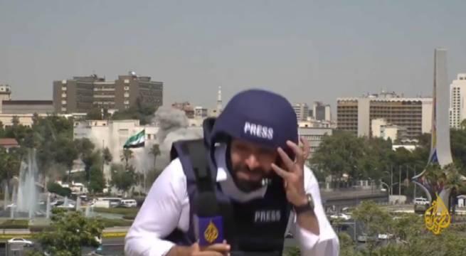 Bombardeo israelí sorprende a reportero en plena transmisión en vivo
