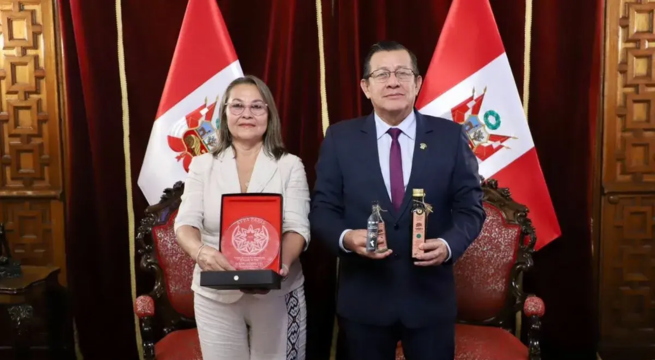 Eduardo Salhuana responde a financiamiento de viaje de empresaria con fondos del Congreso