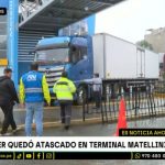 Tráiler termina atascado en estación Matellini del Metropolitano | VIDEO