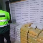 Incautan 180 kilos de marihuana camuflados en camión: chofer fue detenido
