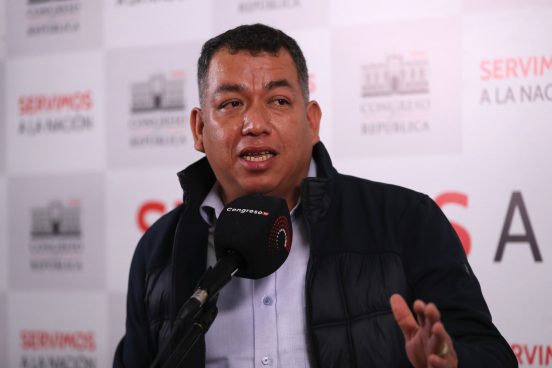 Congresista Darwin Espinoza será investigado tras ir al Alianza vs. U. Católica en Ecuador