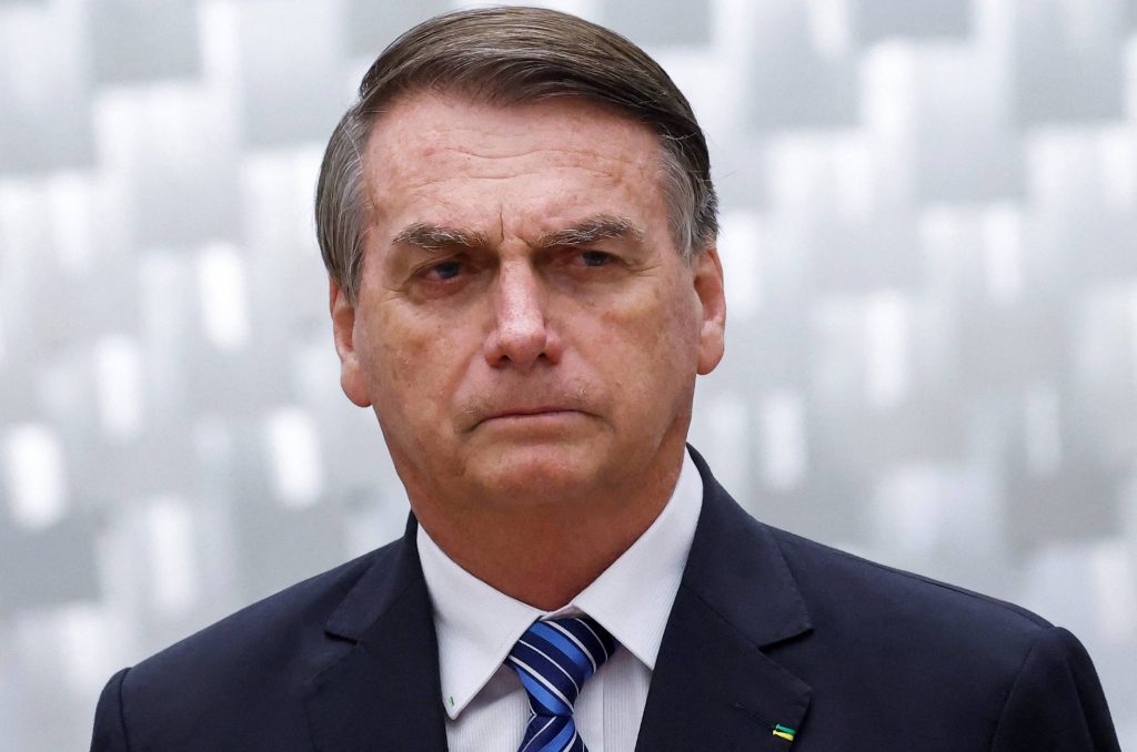 Justicia brasileña ordena arresto domiciliario de expresidente Jair Bolsonaro