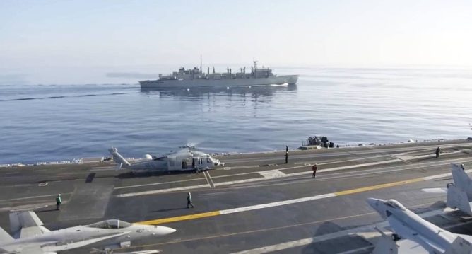 EE. UU. despliega buques de guerra frente a Venezuela y acusa a Maduro de liderar un cartel de narcotráfico