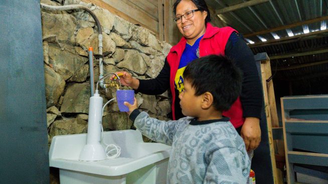 Más del 70% de hogares pobres en Perú enfrentan la falta de acceso al agua de manera segura