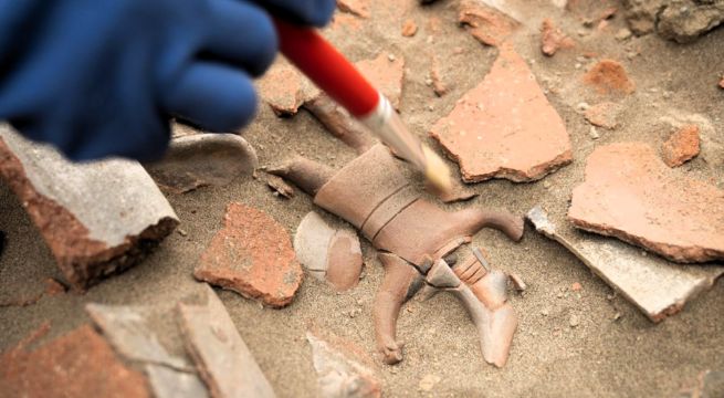 Hallan vasija con representaciones de guerreros en el Observatorio Solar Chankillo en Áncash