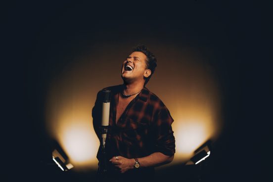 CARLOS VIVES Y GRUPO NICHE ESTRENAN LA VERSIÓN SALSA DE “LA TIERRA DEL OLVIDO”
