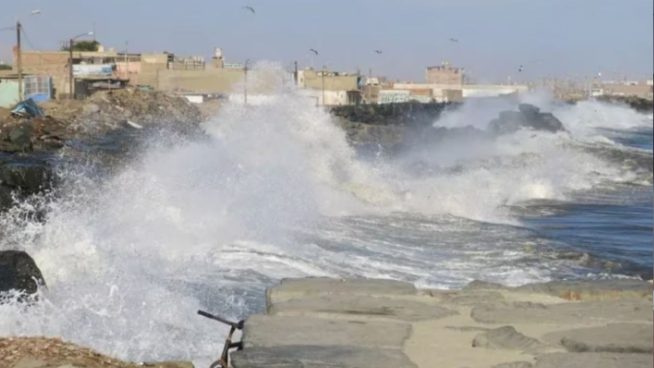 Cierran 112 puertos en todo el litoral peruano tras oleajes anómalos