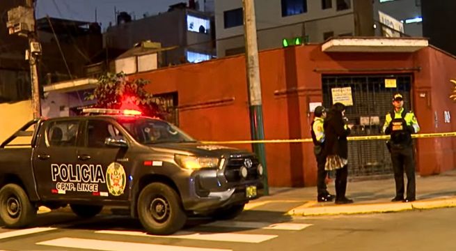 Sicarios atacan a balazos a hombre en puesto de emoliente | VIDEO