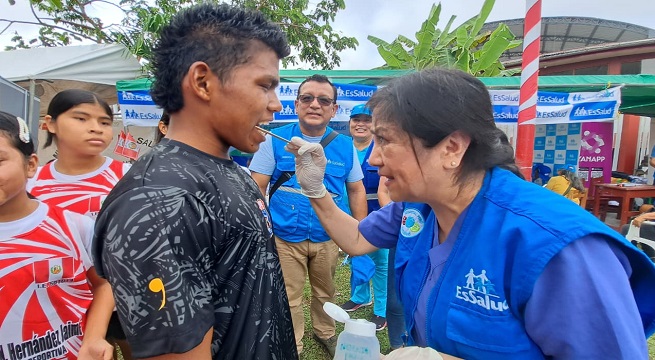 Más de 15 especialistas se han desplegado para brindar atención médica a los ciudadanos peruanos de Santa Rosa