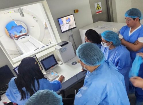 Fiebre y moretones que no son normales: Conoce estas y otras señales del cáncer infantil