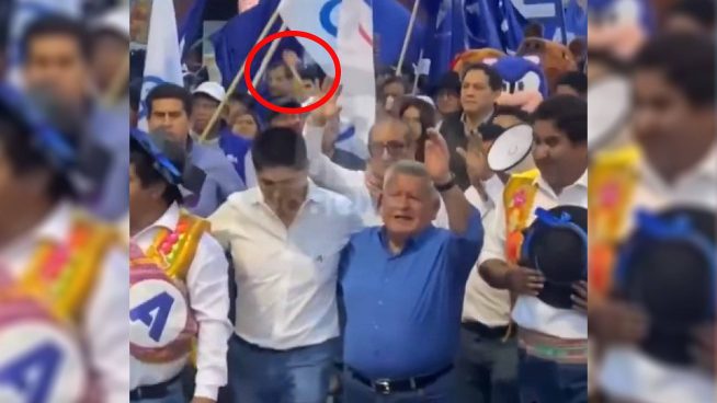 Lanzan huevo a César Acuña frente a su seguridad: esta fue su reacción