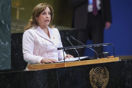 Dina Boluarte en la ONU: denuncia “intervencionismo” externo y respalda a militares investigados por violaciones de DD.HH.