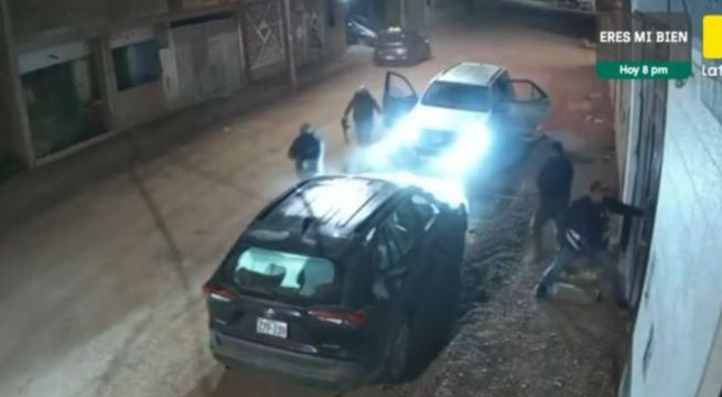 Delincuentes vestidos de policías asaltaron en manada a un joven con armas de largo alcance