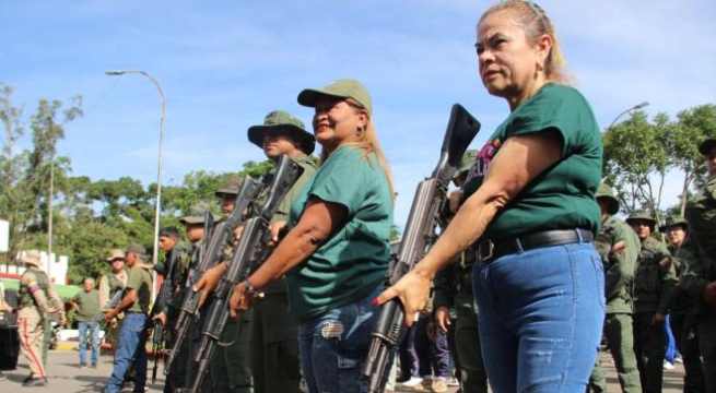 Venezuela entrena a civiles ante posible ataque de EE.UU.