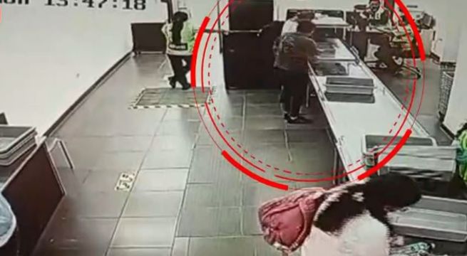 Cámaras de seguridad captan a sujetos robando en interior del aeropuerto de Piura