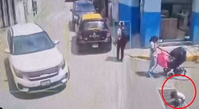 Niño es atropellado por camioneta mientras su madre usaba el teléfono