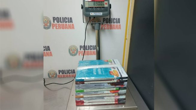Hallan más de ocho kilos de cocaína camuflados en libros de cocina en Los Olivos