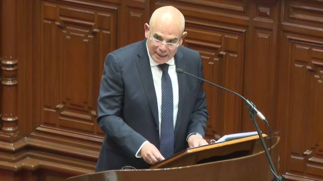 Premier Álvarez anuncia que el Gobierno evalúa un “cinturón de seguridad” para candidatos del 2026 | VIDEO