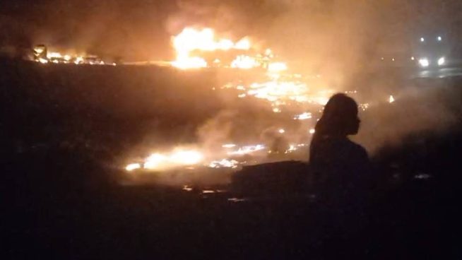 Explosión y tragedia en Panamericana Sur: Al menos dos muertos por choque e incendio de camiones