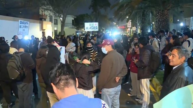 Se producen movilizaciones en los exteriores de la Embajada de Ecuador | VIDEO