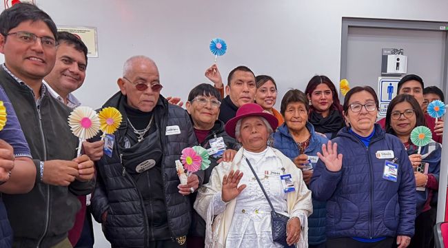 Más de 20 mil adultos mayores vuelven al colegio para cumplir su sueño de estudiar