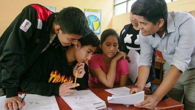 Déficit de psicólogos en colegios afecta el acceso a orientación vocacional de estudiantes vulnerables