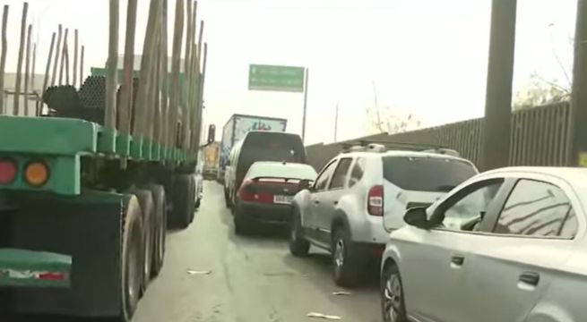 Caos en la autopista Ramiro Prialé: más de una hora de espera por congestión vehicular rumbo a Chosica