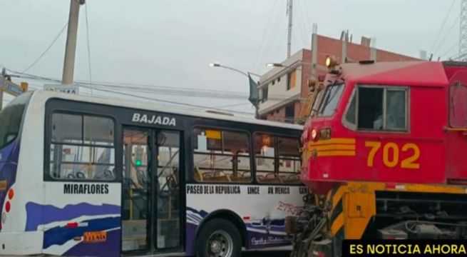 El Agustino: bus intenta ganar el paso y choca contra tren del Ferrocarril Andino