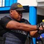 Serenos podrán usar pistolas eléctricas y cámaras corporales tras autorización del Gobierno