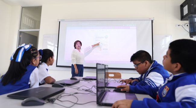 Minedu transfiere más de S/154 millones a regiones para reconocer el mérito de más de 26 mil docentes