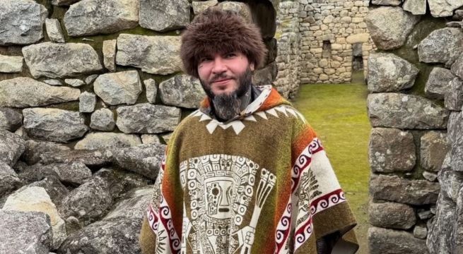 Farruko sorprende en su visita a Machu Picchu: cantó en el tren y encantó a sus fans en Cusco