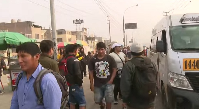 Paro de transportistas: bajan a pasajeros de buses y combis que no acatan paralización | VIDEO