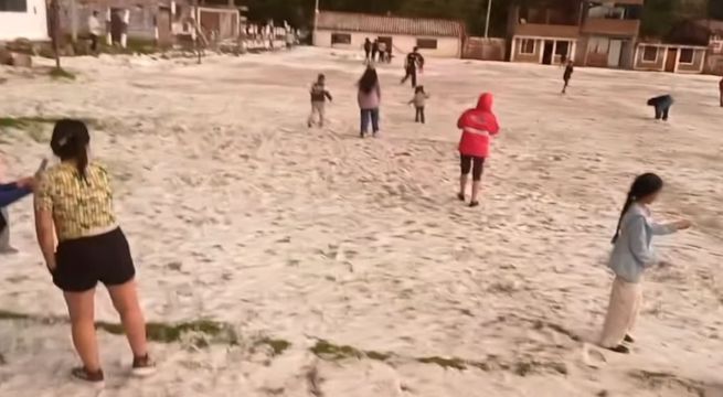 Ayacucho: intensa granizada cubre de blanco el pueblo de Orcasitas y se convierte en atractivo para niños y adultos