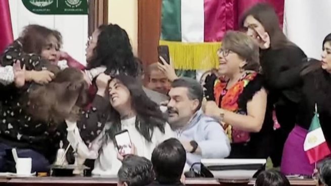 Pelea entre legisladoras deja herida a diputada de Congreso en México | VIDEO