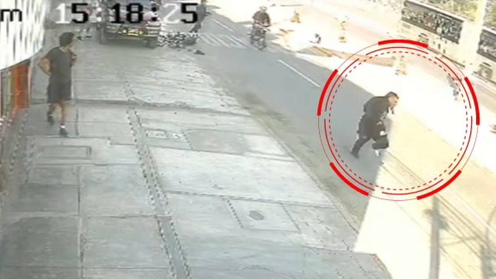 Joven es asesinado de 25 balazos en Comas por sujetos en moto