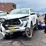 Chofer de actriz y motociclista mueren arrollados por camioneta | VIDEO